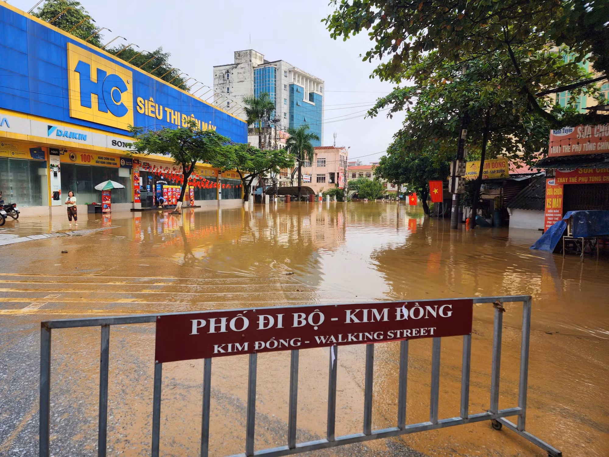Công an tỉnh Cao Bằng kiên cường giúp dân vượt mưa bão -0
