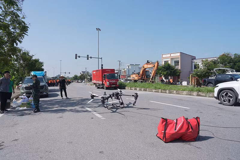 Viettel triển khai drone cứu trợ đồng bào vùng lũ Thái Nguyên -2