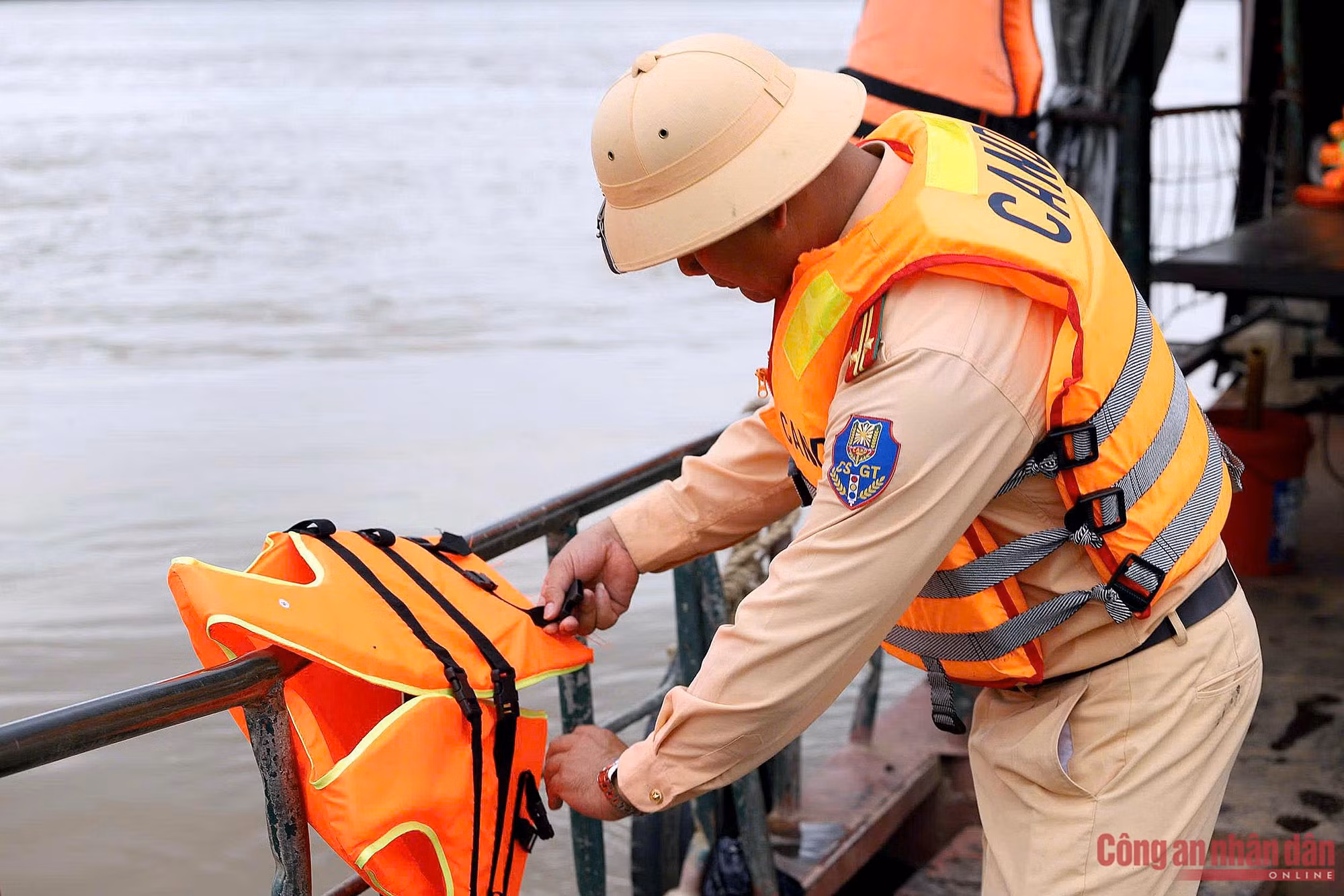 a2.jpg -1