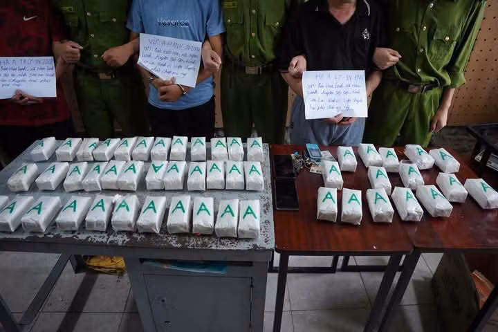 Ngăn chặn hơn 2,3 tấn ma tuý đưa vào Việt Nam -0