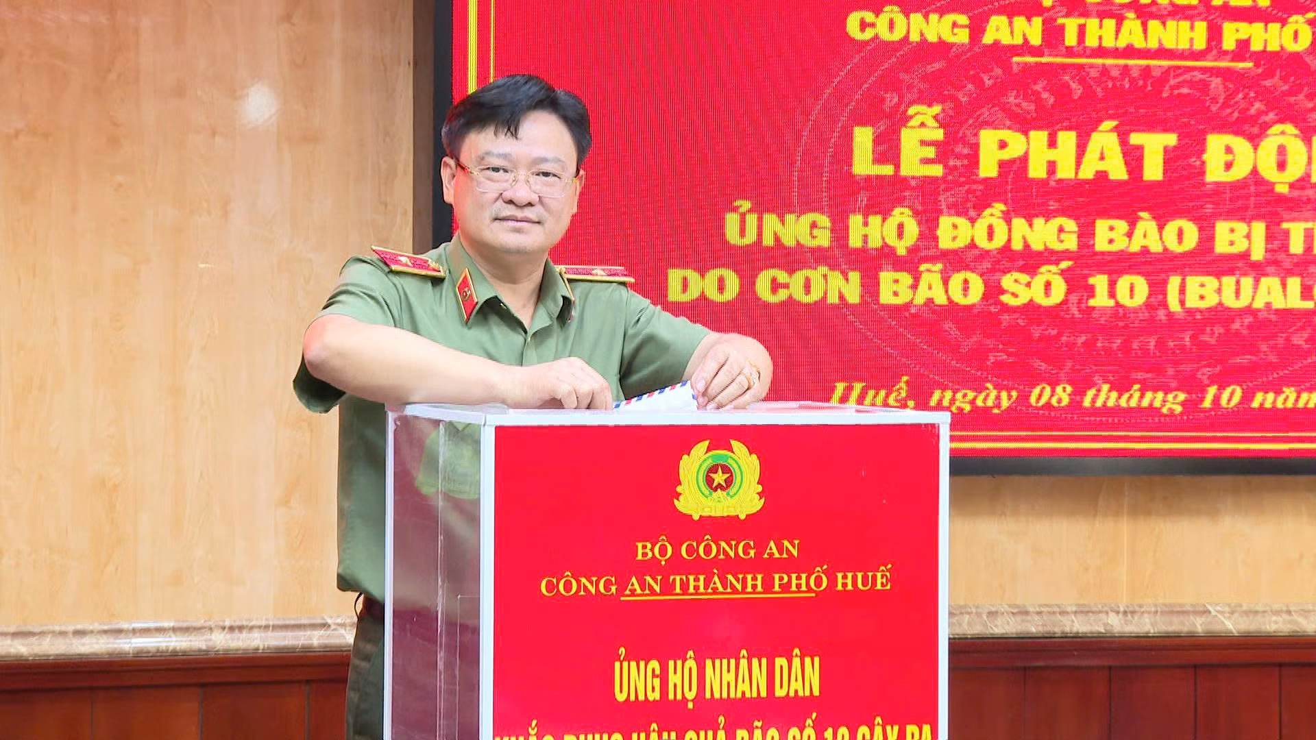 Công an TP Huế quyên góp khoảng 1 tỷ đồng để hỗ trợ đồng bào và CBCS bị thiệt hại do bão -0