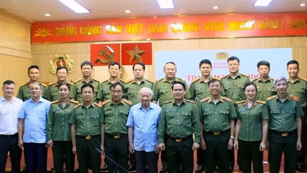 Xây dựng cán bộ Thanh tra CAND "Mắt tinh - Tâm sáng - Trí sâu - Bản lĩnh thép"