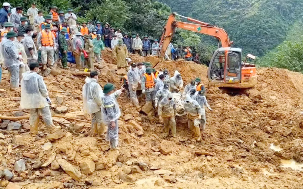 Đã tìm thấy thi thể đầu tiên trong vụ sạt lở đất tại xã Lũng Cú -1