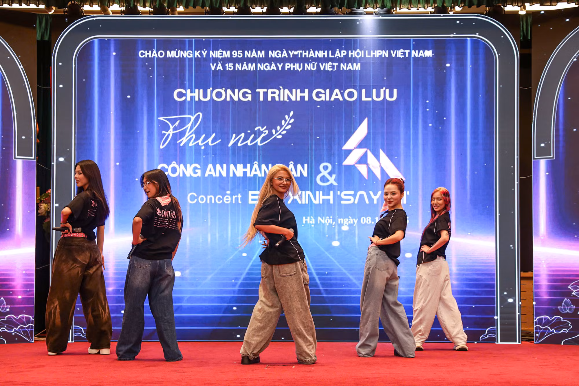 Giao lưu “Phụ nữ CAND và Concert Em Xinh Say Hi” -0