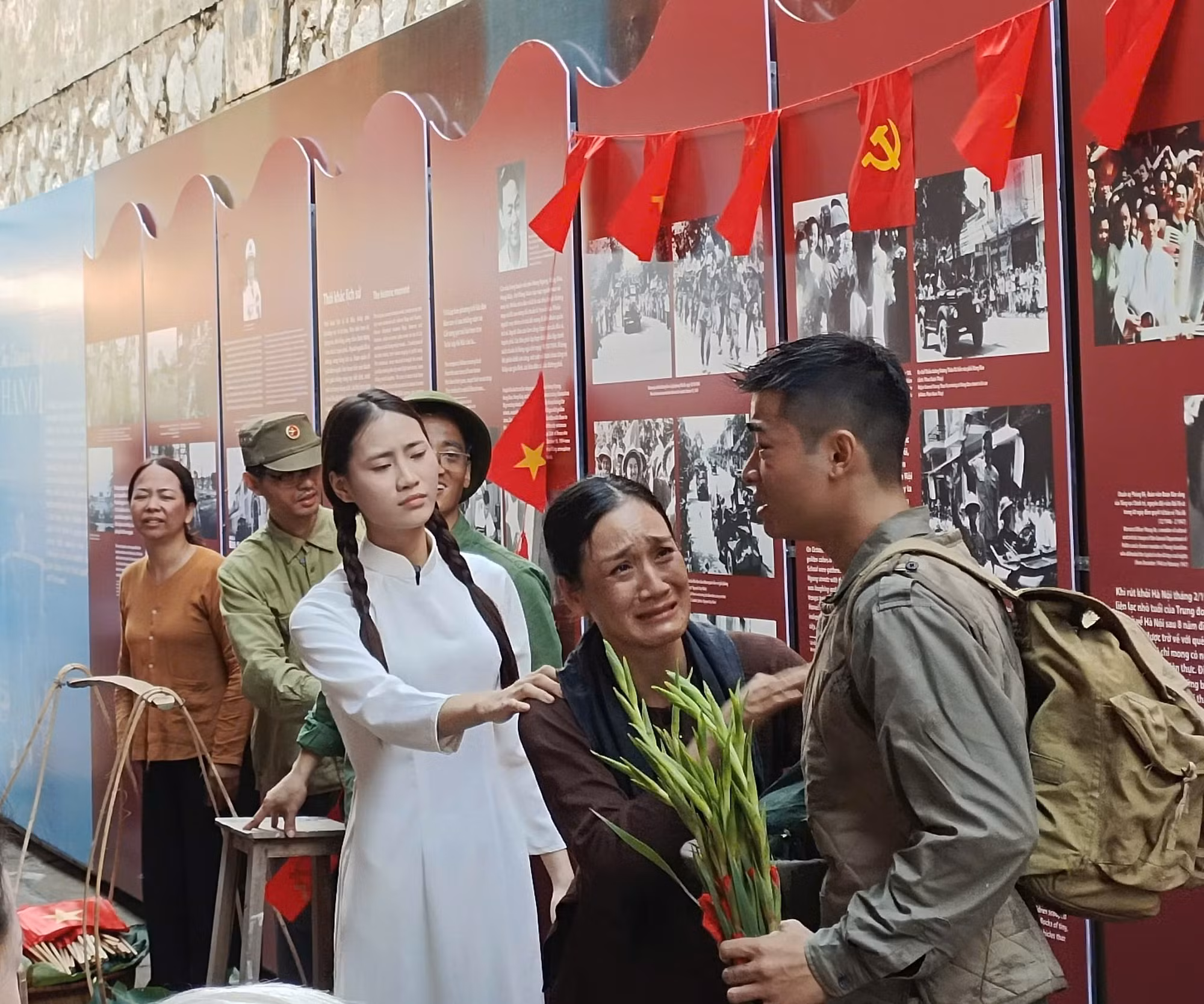 Trưng bày “Vang mãi khúc khải hoàn” kỷ niệm 71 năm Ngày Giải phóng Thủ đô -0