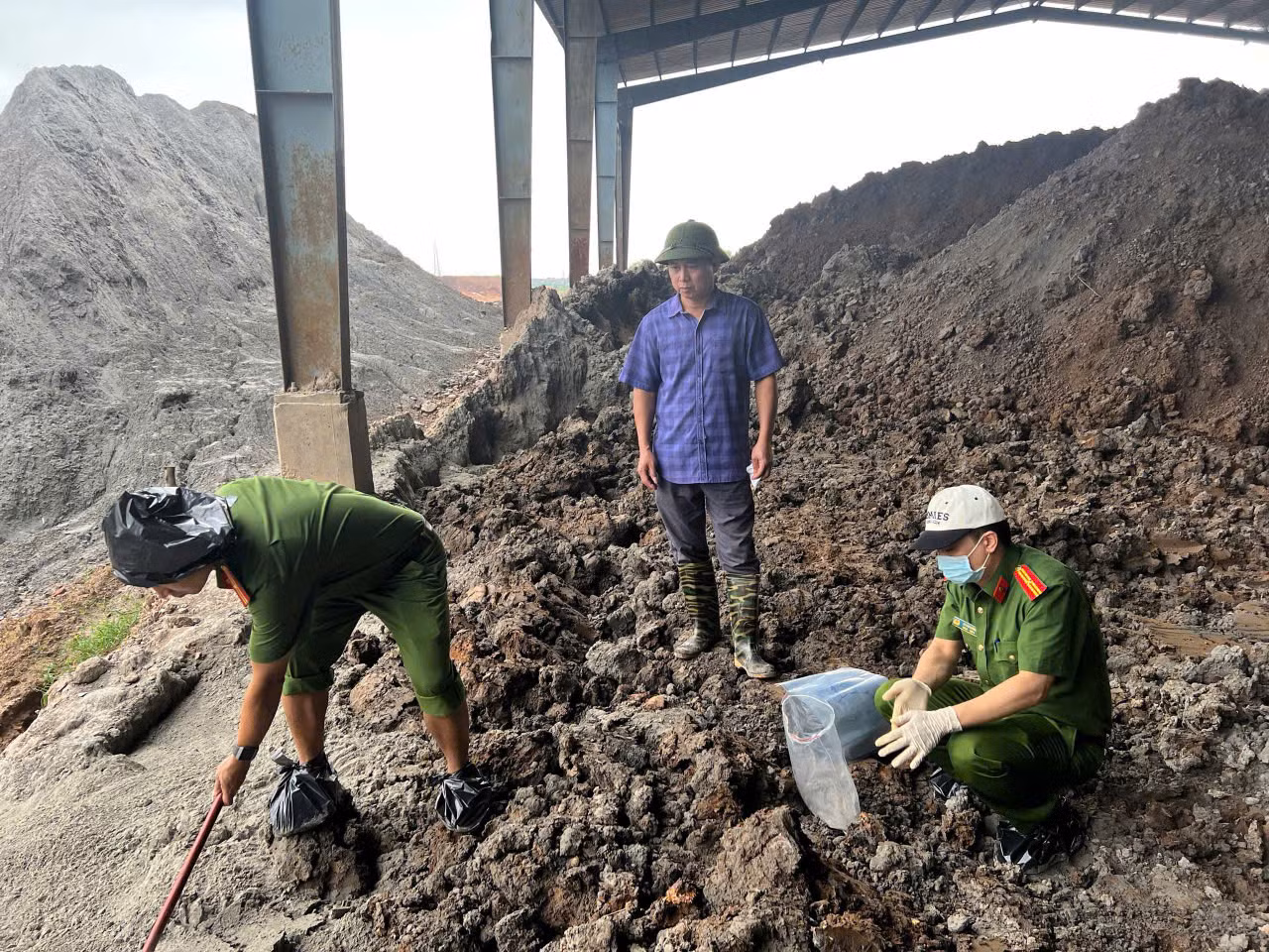 Khởi tố giám đốc và 4 lãnh đạo công ty thu gom chất thải về tội gây ô nhiễm môi trường -0