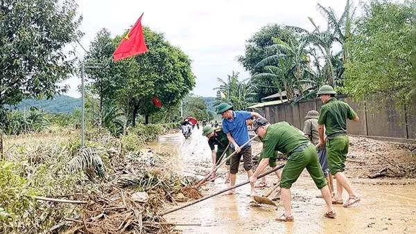 Những người lính ở vùng đất gió Lào bão lũ