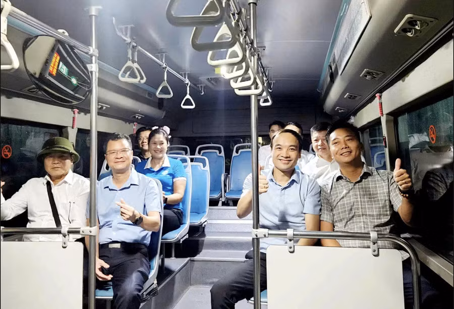 Hà Nội: Mở tuyến xe buýt đến xã đảo duy nhất -0