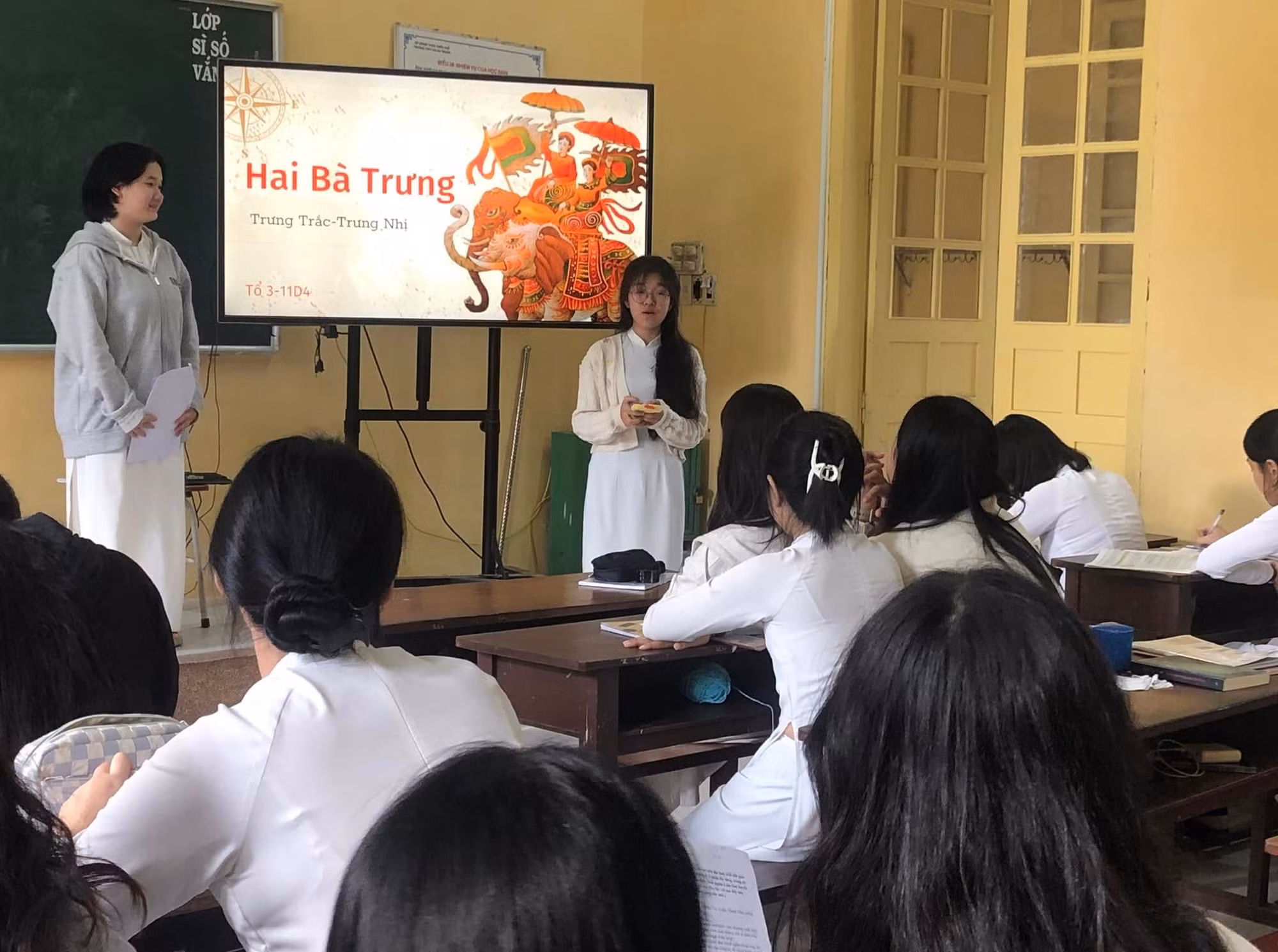 Tập bản đồ Lịch sử và Địa lí THPT: Hỗ trợ học tập và ôn luyện theo chương trình mới -0
