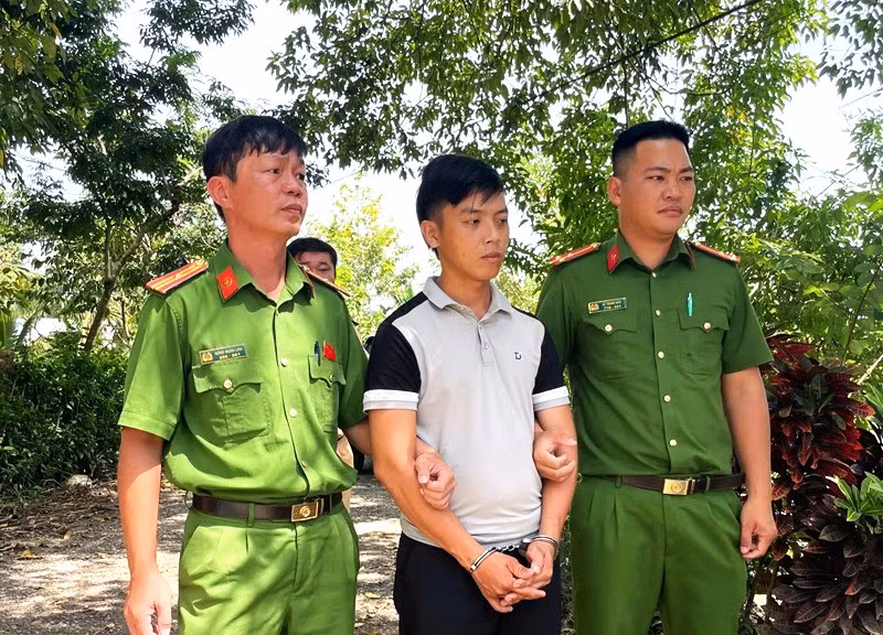 Bắt nhanh đối tượng cướp điện thoại của người khuyết tật -0