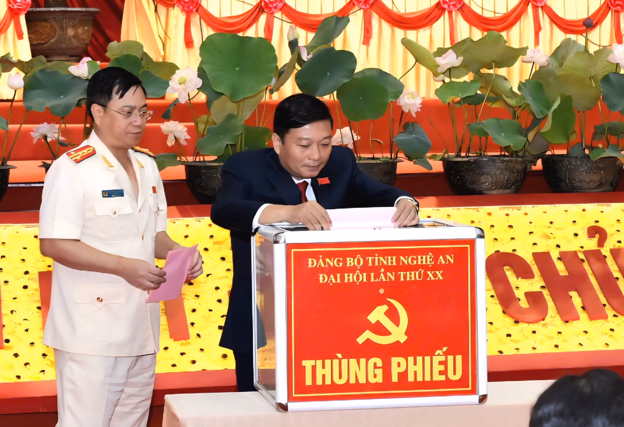 Khơi dậy mạnh mẽ khát vọng phát triển, đổi mới tư duy và quyết liệt hành động, tạo sức bật mới cho Nghệ An -0