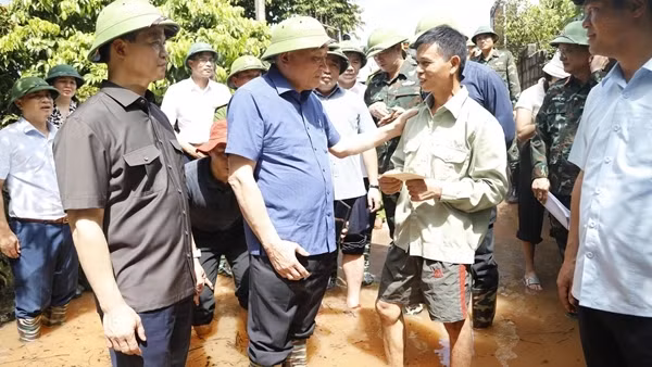 Phó Thủ tướng Thường trực Nguyễn Hòa Bình kiểm tra, chỉ đạo khắc phục hậu quả bão lũ tại Bắc Ninh