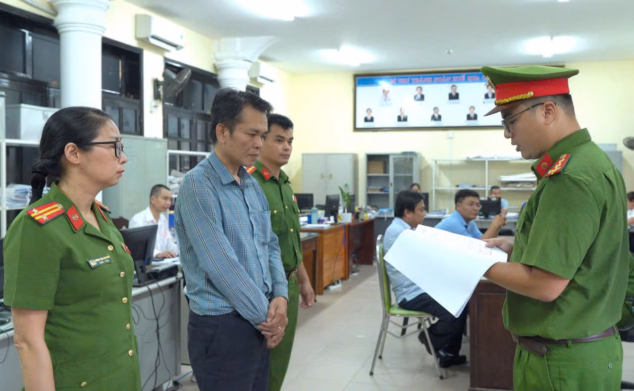 TP Huế: Bắt giam 2 cán bộ phường Thuận Hóa về hành vi nhận hối lộ -0