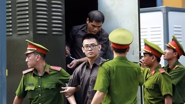 Bài 1: Truy nã 5 đối tượng cầm đầu