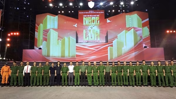 Chương trình giao lưu nghệ thuật “Ngọc trong lửa” tôn vinh lực lượng Cảnh sát PCCC và CNCH