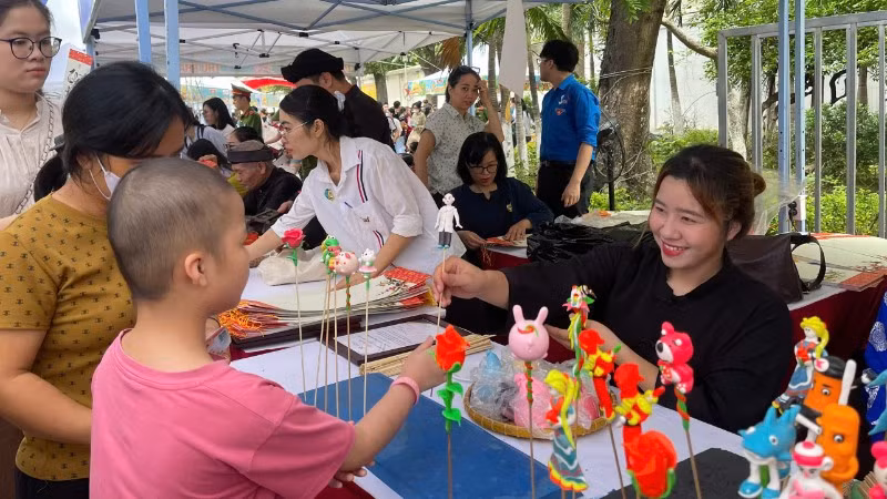 Mang Trung thu yêu thương đến với hàng nghìn bệnh nhi -0