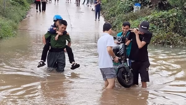 Công an Bắc Ninh kịp thời ứng trực điểm xung yếu, bảo vệ an toàn cho người dân