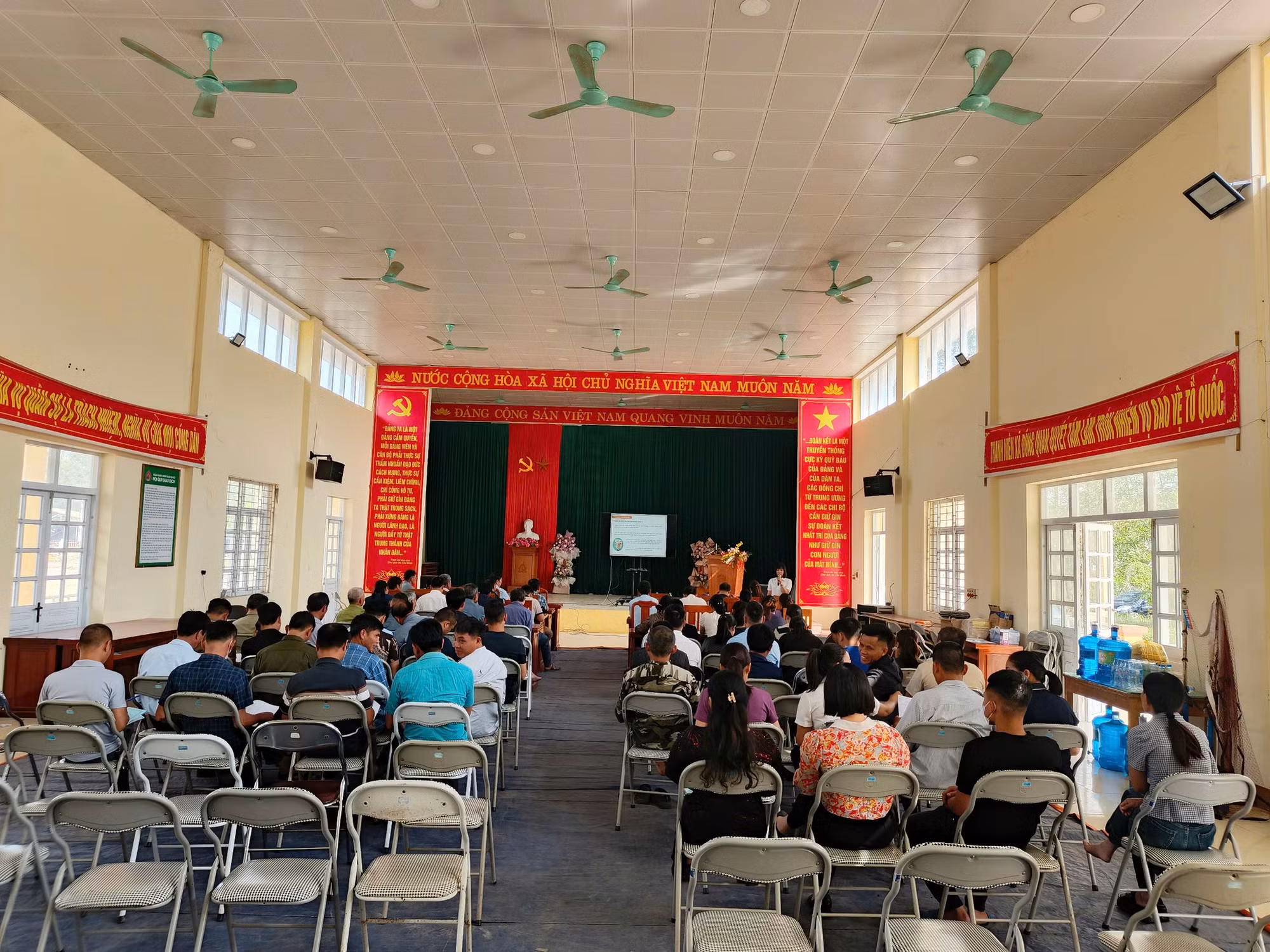 Đưa chính sách nhân văn đến từng thôn, bản -0