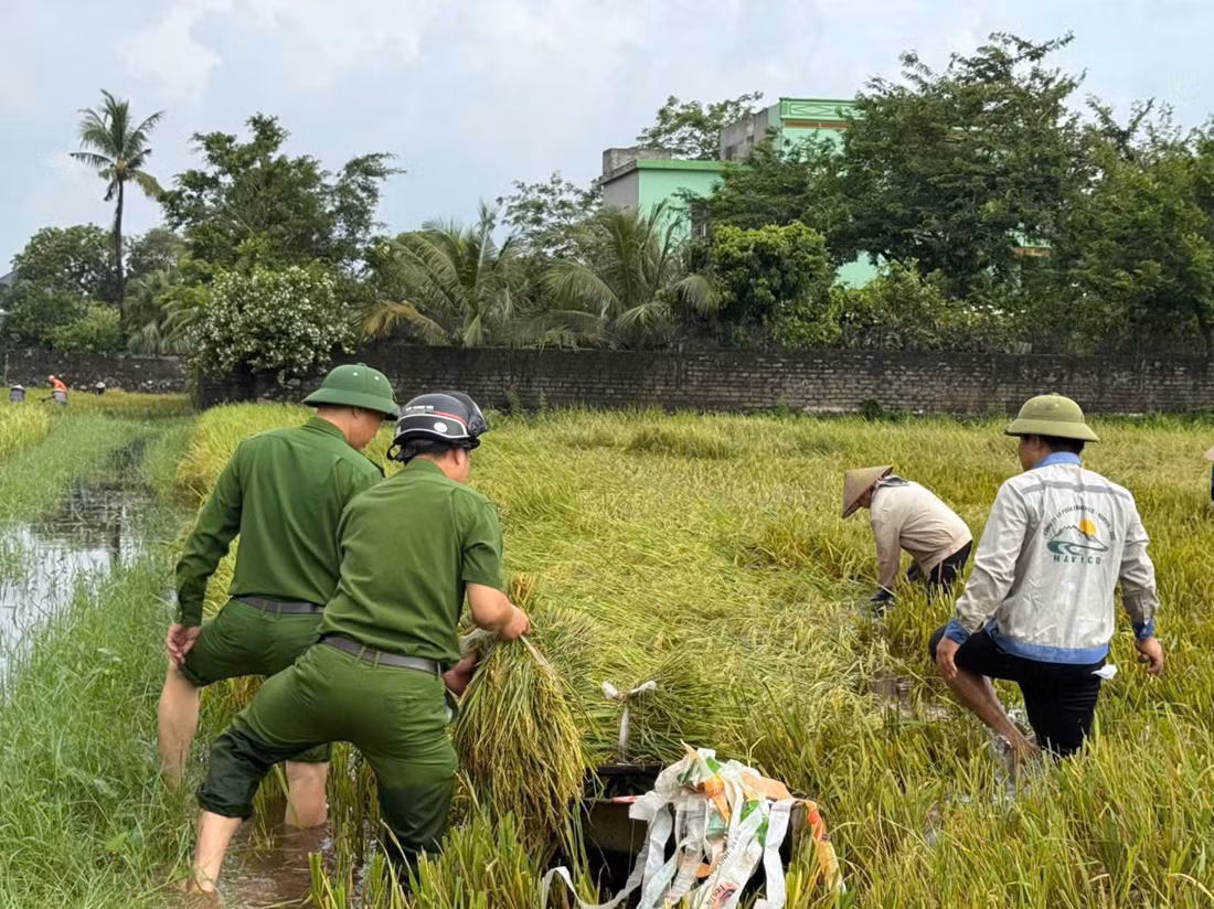CBCS Công an tỉnh Ninh Bình “Vì nước quên thân, vì dân phục vụ” ứng phó với cơn bão số 10 -0