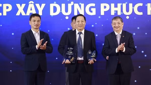 Phục Hưng Holdings nhận giải “Nhà thầu Xây dựng chất lượng, uy tín hàng đầu Việt Nam năm 2025”