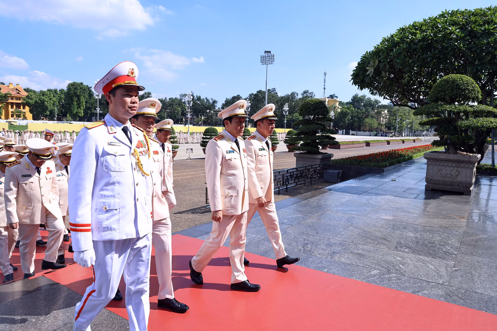 Đoàn đại biểu Đảng ủy Công an Trung ương, Bộ Công an vào Lăng viếng Bác -1
