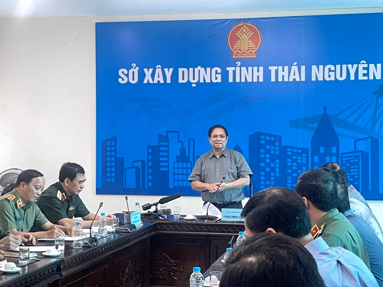 Thủ tướng thị sát tình hình, thăm hỏi người dân Thái Nguyên bị ảnh hưởng bão số 11 -0