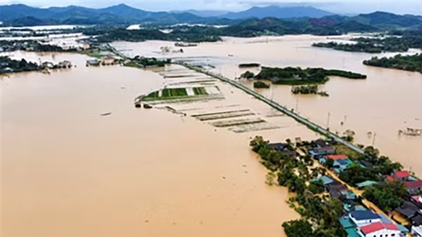 Kích hoạt kịch bản ứng phó bão số 11, không để gián đoạn giao thông