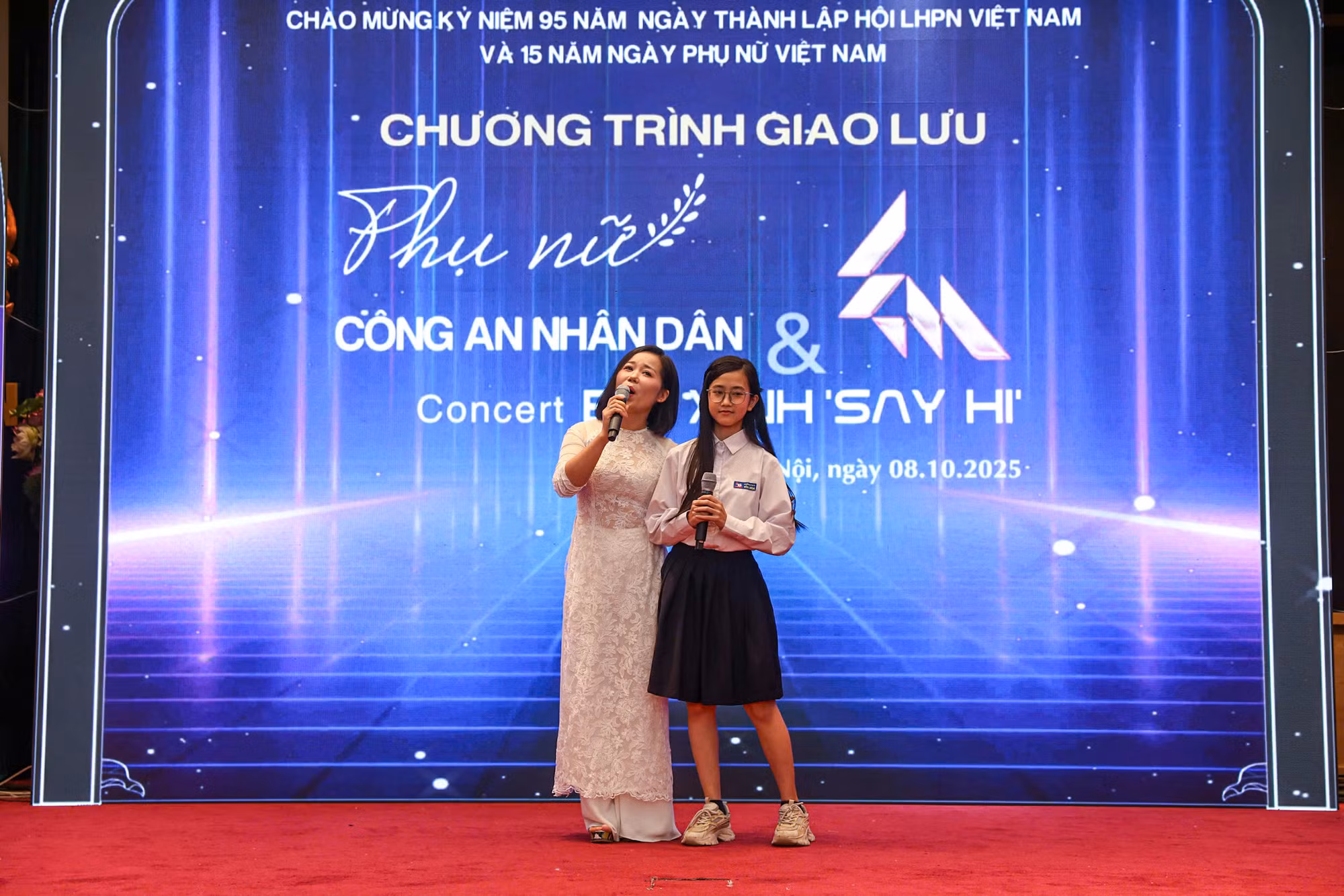 Giao lưu “Phụ nữ CAND và Concert Em Xinh Say Hi” -1