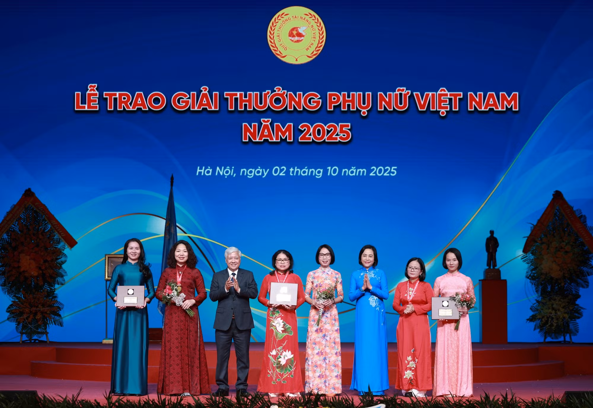 Phụ nữ Việt Nam đóng góp to lớn vào sự phát triển bền vững và phồn vinh của đất nước. -0