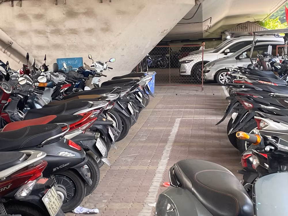 Hà Nội sẽ di dời các bãi trông giữ xe dưới gầm cầu trước ngày 30/10 -0