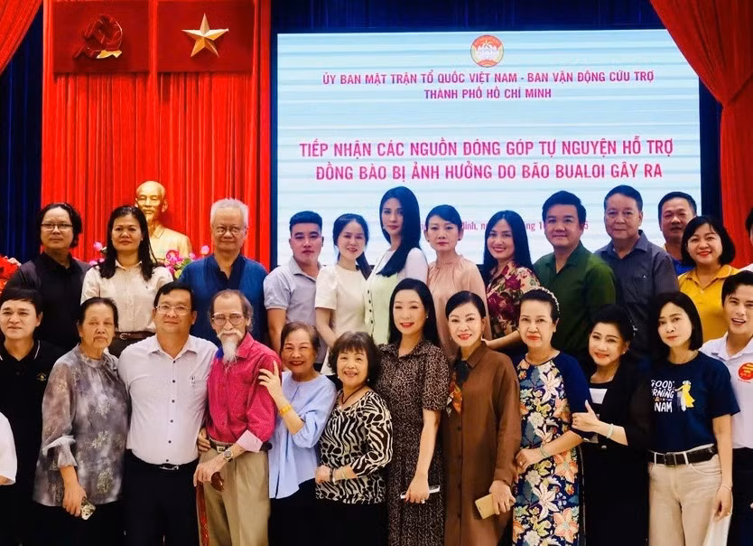 Nhiều nghệ sĩ ủng hộ đồng bào bị ảnh hưởng bão Bualoi -0