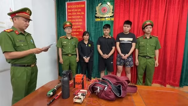 Triệt phá nhóm dùng súng điện tự chế trộm chó, bắt giữ 3 đối tượng