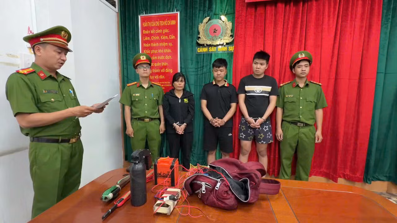 Triệt phá nhóm dùng súng điện tự chế trộm chó, bắt giữ 3 đối tượng -0