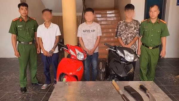 Bắt nhóm bộ tứ côn đồ hành hung người đàn ông ngũ tuần