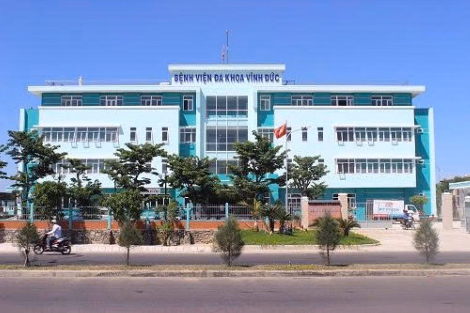 Đà Nẵng: Bệnh viện và cơ sở dịch vụ biển bị xử phạt vì vi phạm môi trường, an toàn thực phẩm -0