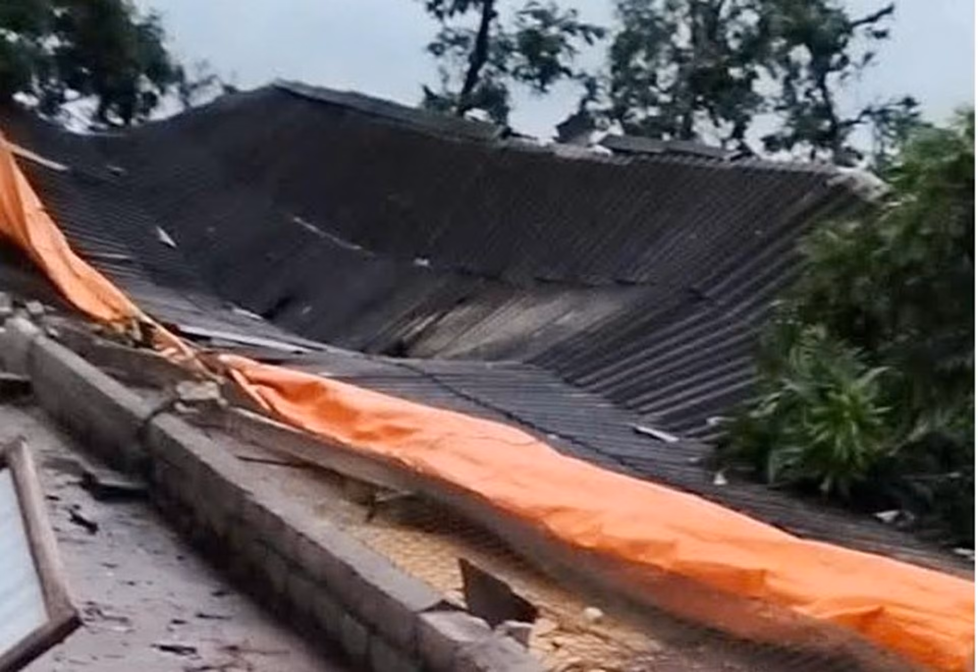 Hải Phòng lại xuất hiện lốc xoáy, nhiều nhà dân bị thiệt hại -0