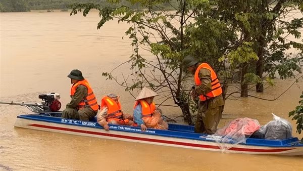 Công an Lạng Sơn cứu giúp nhân dân tại các địa bàn trọng điểm ngập lụt