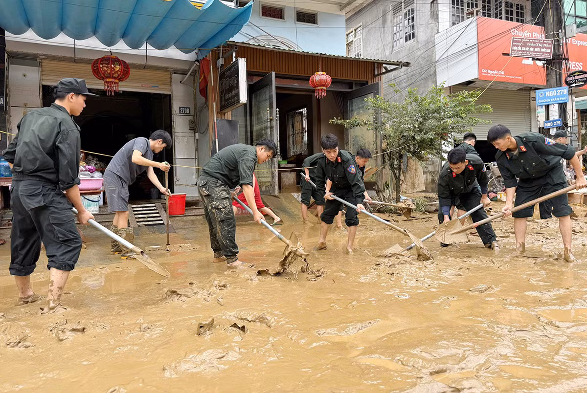 Nhanh chóng dọn dẹp, giúp nhân dân sớm ổn định cuộc sống -0