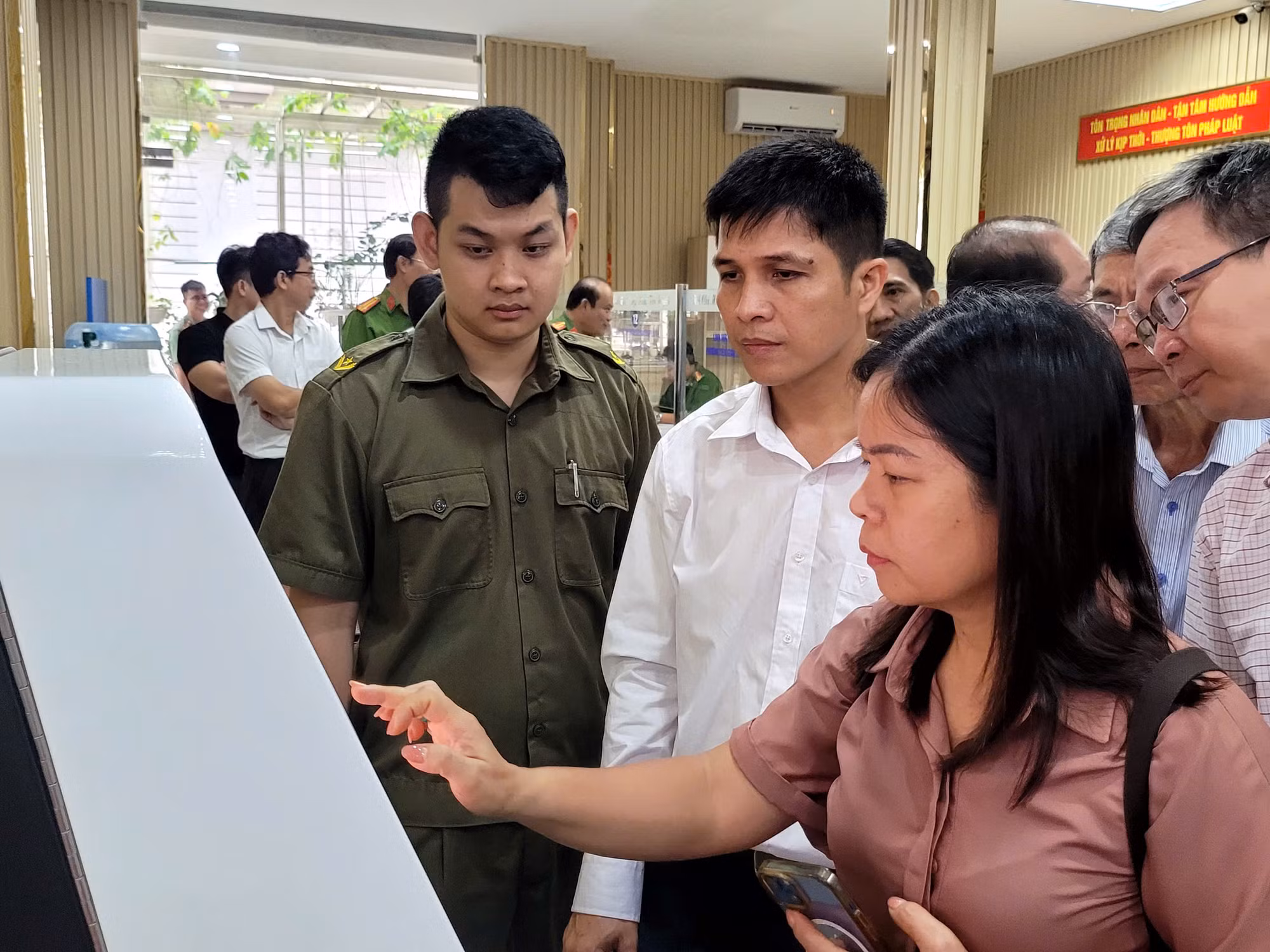  TP Hồ Chí Minh: Công an cấp xã đồng loạt ra mắt Bộ phận Một cửa -1