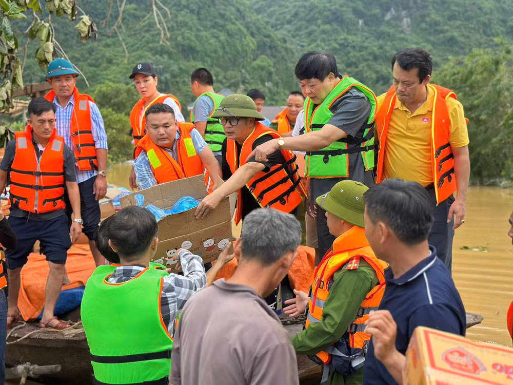 Khẩn cấp cứu hộ hàng nghìn hộ dân ngập chìm trong đợt lũ lịch sử -0