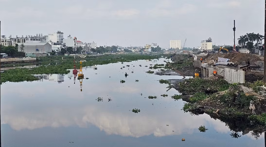 Dự án trọng điểm cải tạo kênh Tham Lương vẫn gặp nhiều cản trở trong giai đoạn nước rút -0