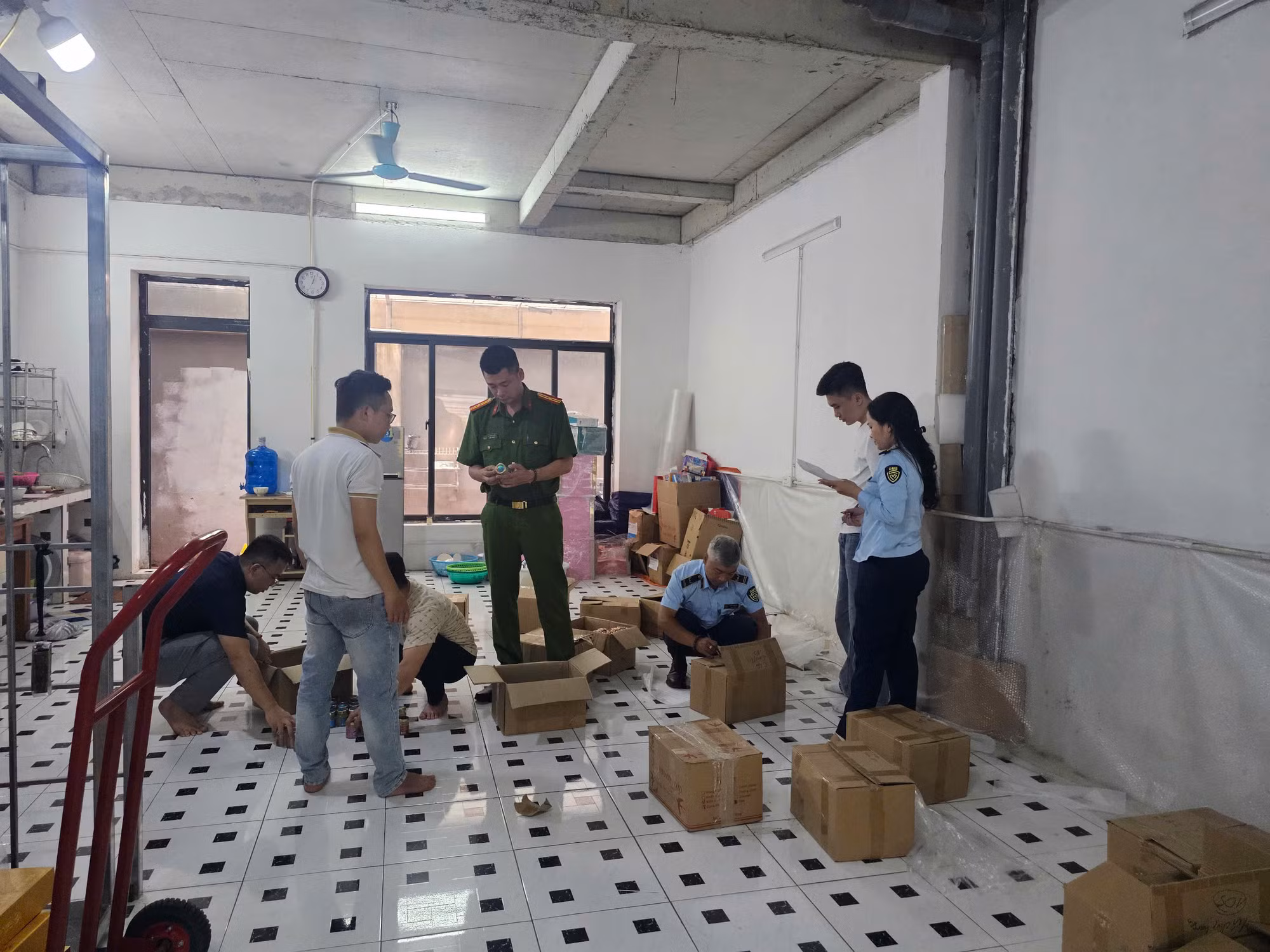Xử phạt gần 1 tỷ đồng vi phạm đối với sản phẩm yến chưng -0