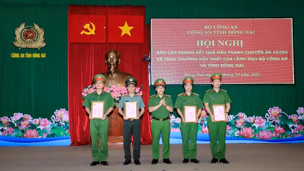 Bộ Công an khen thưởng lực lượng khám phá vụ án đặc biệt nghiêm trọng tại Đồng Nai