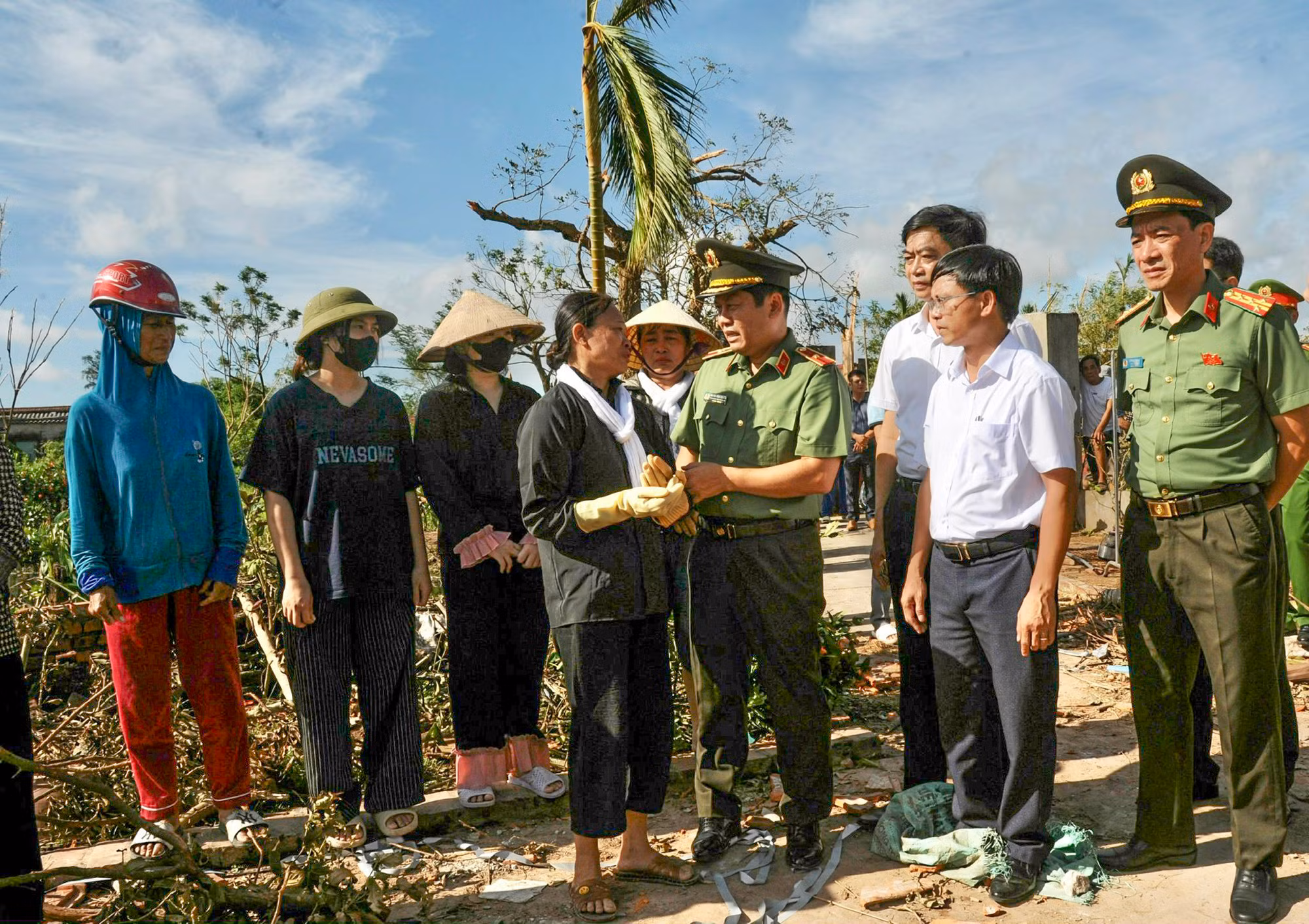 Bộ Công an sẻ chia mất mát với đồng bào vùng tâm bão Ninh Bình -1