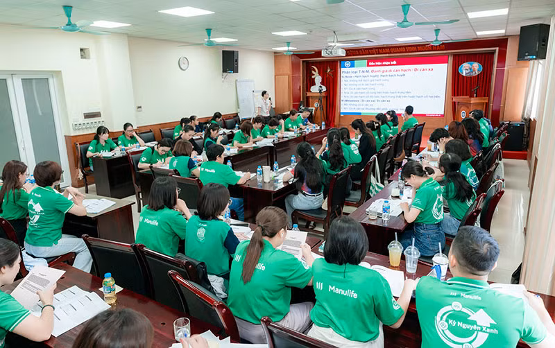 Tư vấn viên bảo hiểm Manulife được đào tạo kiến thức sức khỏe cộng đồng -0