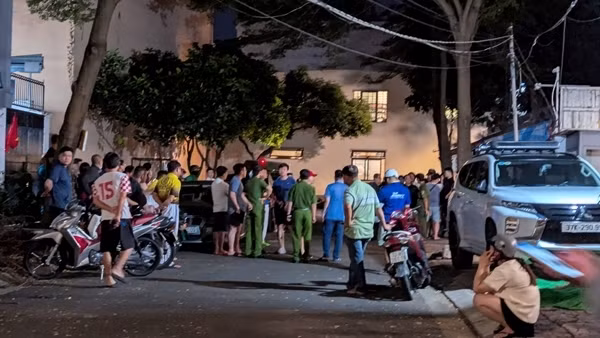 Điều tra vụ một phụ nữ bị đâm tử vong trên đường
