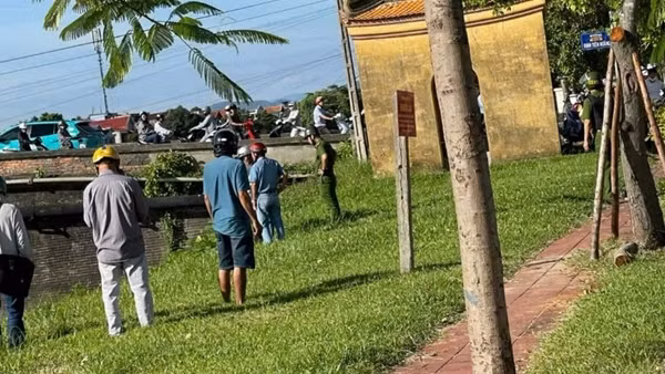 Khống chế “ngáo đá” tấn công người thân rồi nhảy xuống sông bơi