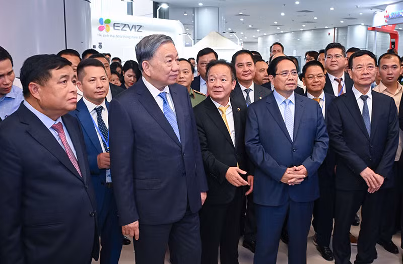 Tiếp tục đẩy mạnh ứng dụng AI, “siêu cảng” Việt Nam SuperPort™ của T&T Group gây ấn tượng mạnh tại VIIE 2025 -0