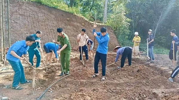 Công an Thanh Hoá chung tay xóa nhà tạm, nhà dột nát