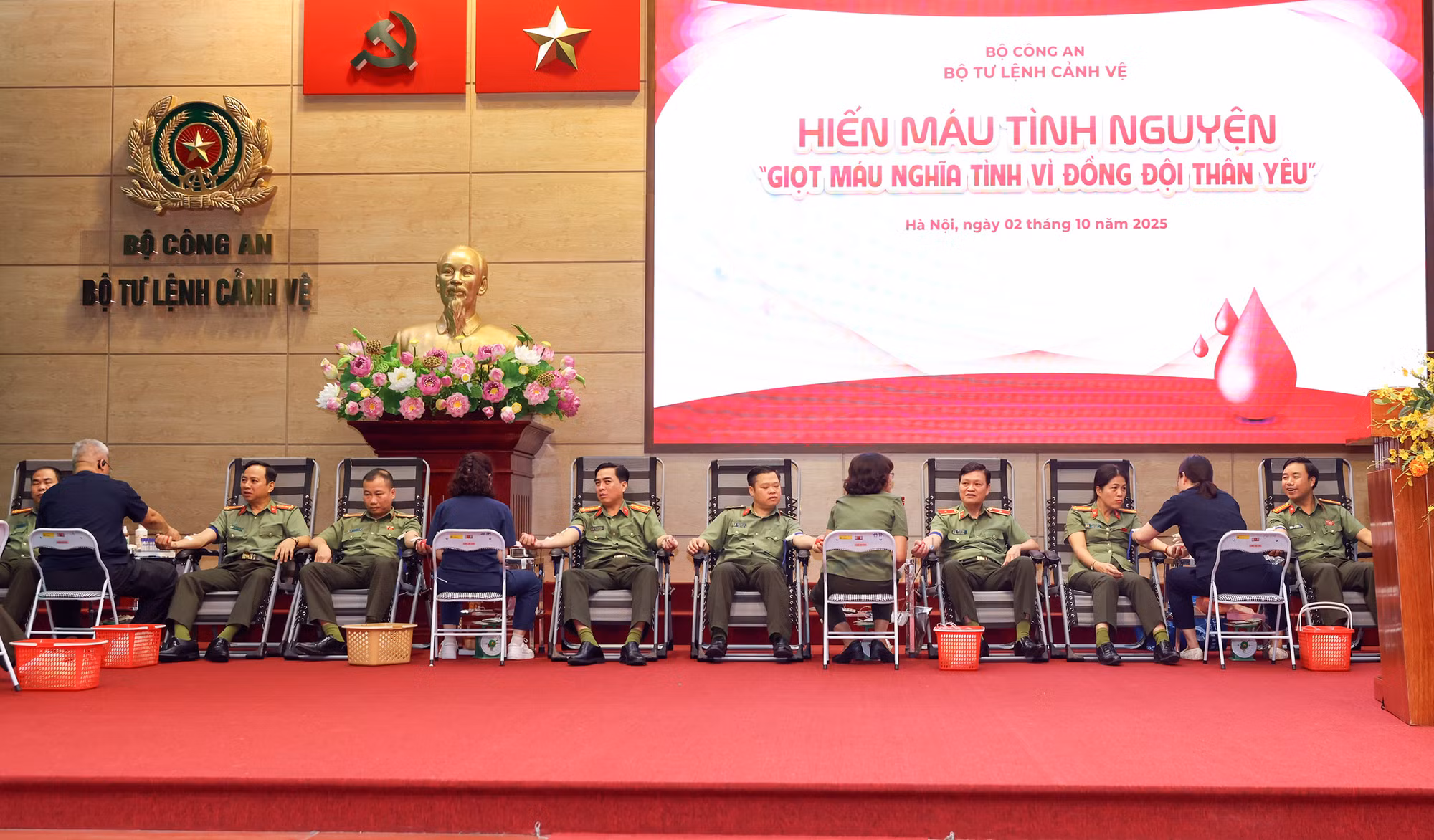 “Giọt máu nghĩa tình” của chiến sĩ Cảnh vệ -0